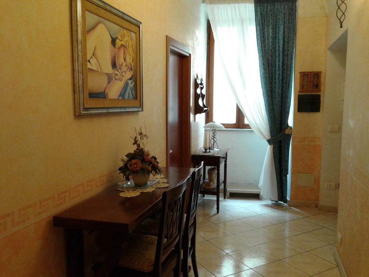 B&B Al Corso ตาร์กวิเนีย ภายนอก รูปภาพ